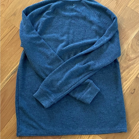 Old Navy Men's Long Sleeve Crewneck Shirt, LG Blue, Terry Style Fabric, Stretch - Picture 3 of 3